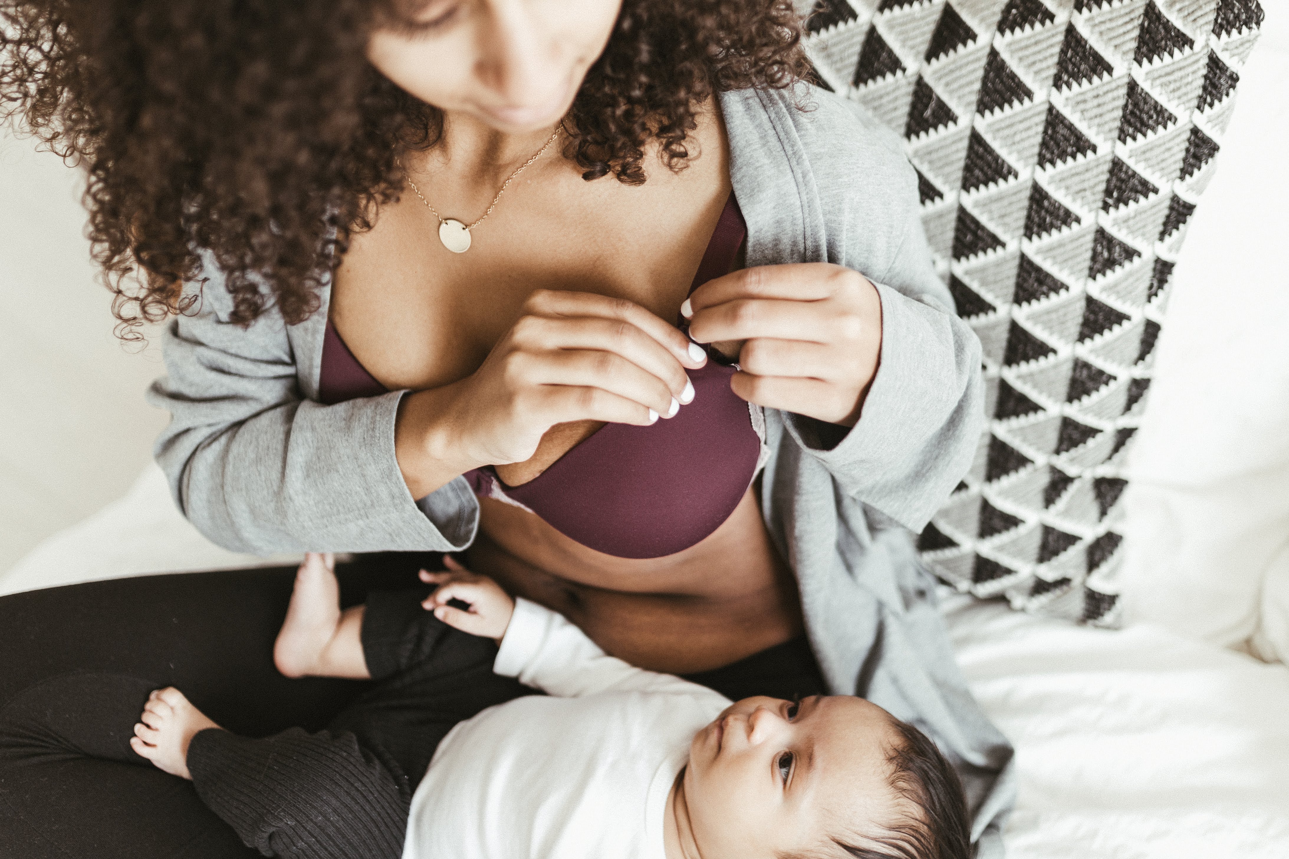 Should breastfeeding hurt? – Bravado Designs USA